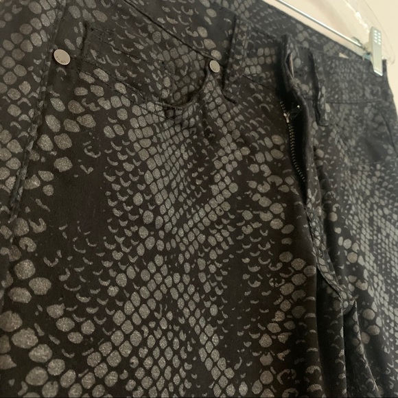 Snake Print Jeans (bohême denim) Snake Print Jeans - Picture 4 of 11